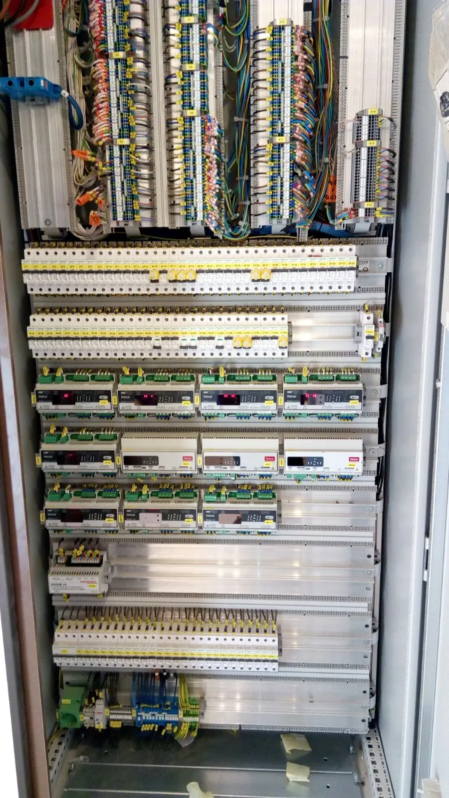 Quadro elettrico predisposto per controllo e verifica